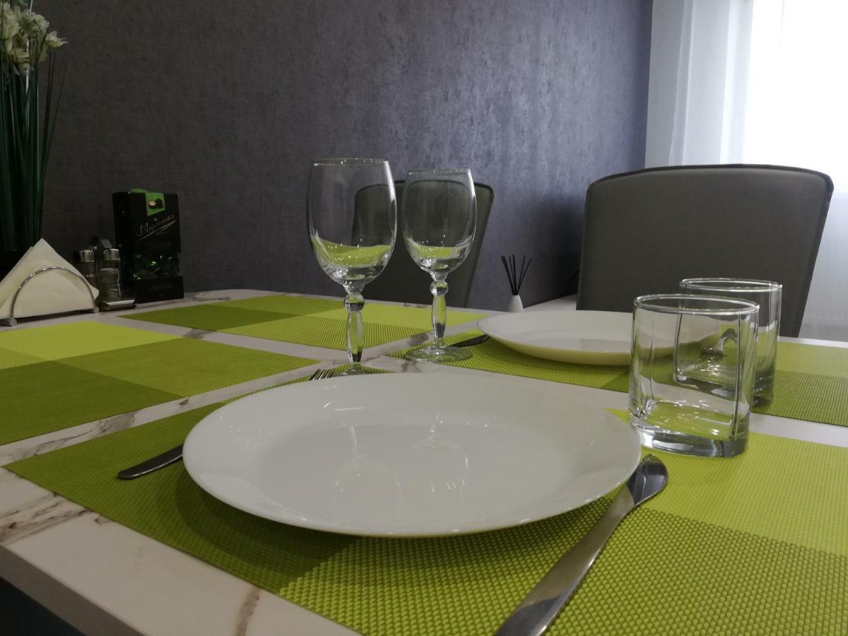Greyapart Apartment Брест Екстериор снимка